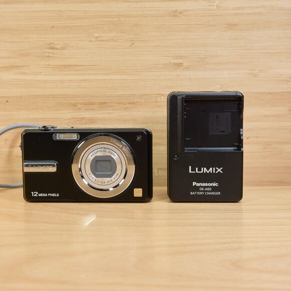 Panasonic Lumix DMC-F3 / 12.1MP Digital Camera / Ultra-Compact / Tested - Picture 2 of 8